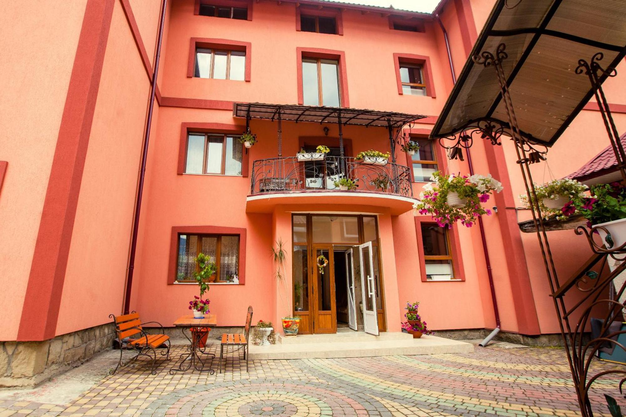 Berizka Bed & Breakfast Yaremche Exterior photo
