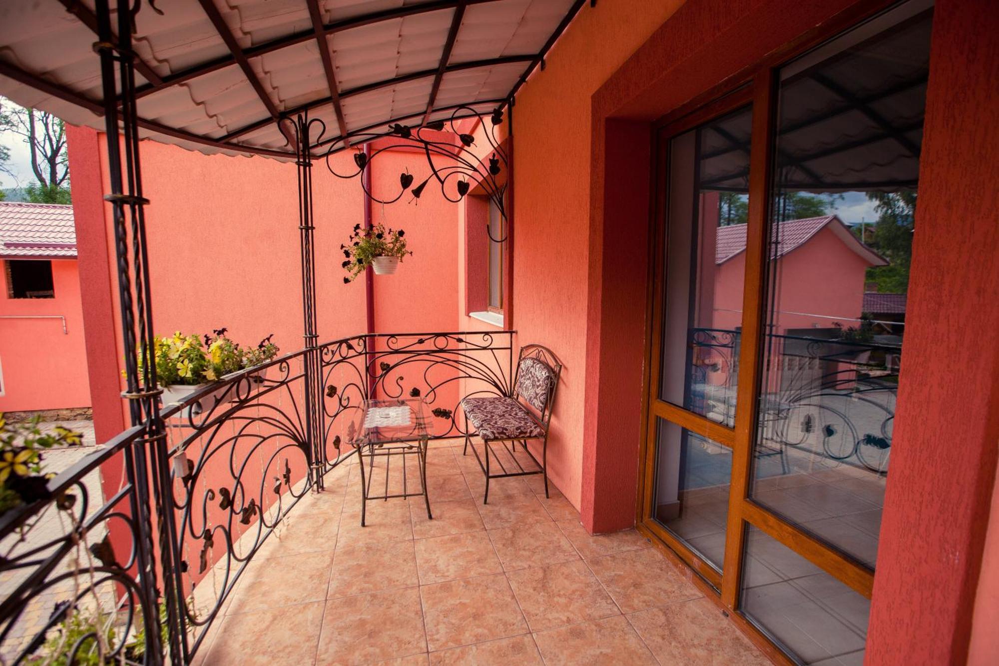 Berizka Bed & Breakfast Yaremche Exterior photo